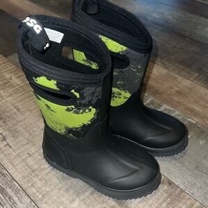 Kids snow/ rain boots
